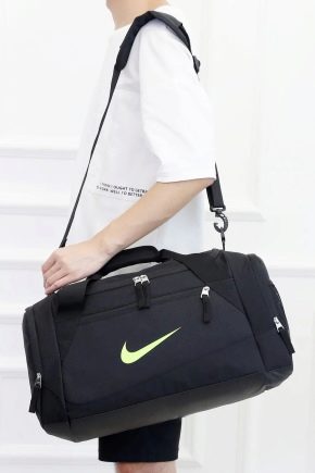 Prehľad pánskych tašiek Nike a tipy na výber