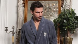 Mga terry dressing gown ng lalaki: mga tampok at pagkakaiba-iba