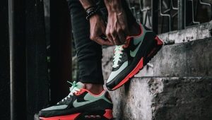 Paano at sa kung ano ang magsuot ng sneaker para sa mga kalalakihan?