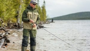 Pagpili ng isang demi-season na hindi tinatagusan ng tubig at breathable suit ng pangingisda