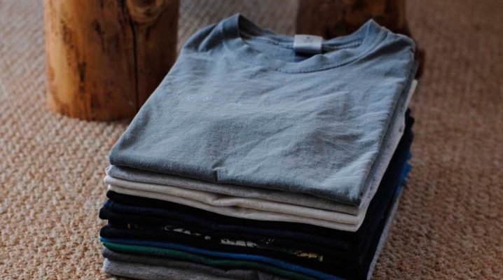 Comment plier un T-shirt rapidement ?