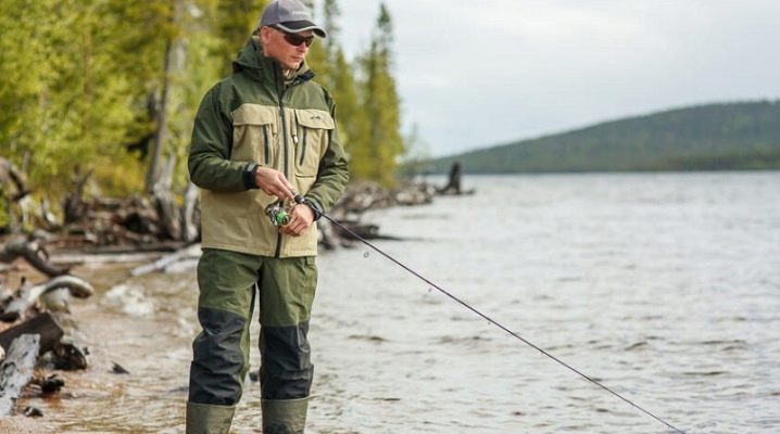 Pagpili ng isang demi-season na hindi tinatagusan ng tubig at breathable suit ng pangingisda