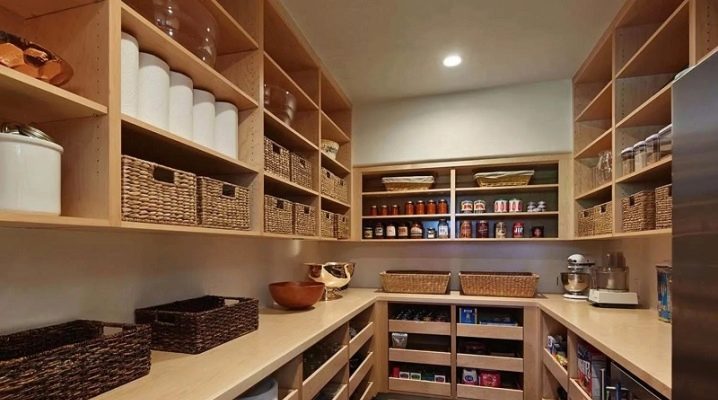 Ano ang mga pantry at kung paano ito masasangkapan?