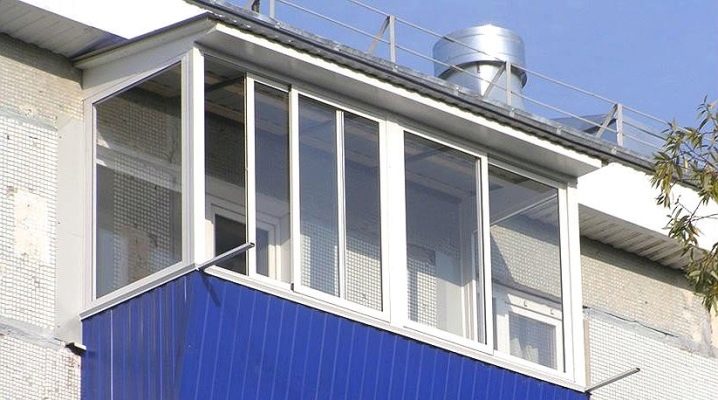 Glazing ng mga balconies at loggias na may bubong