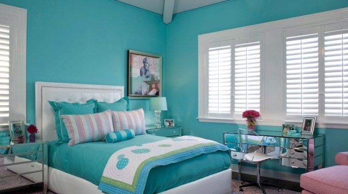 Bedroom decoration in turquoise colors