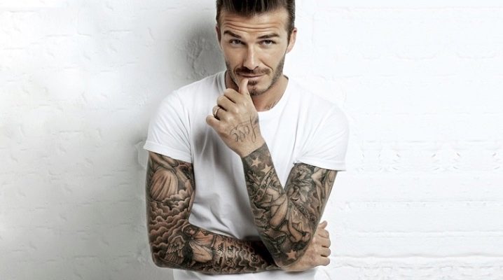 Tatouage noir et blanc pour homme en forme de manche