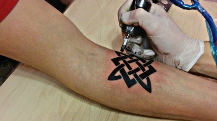 Mga anting-anting ng tattoo para sa mga kalalakihan at ang kanilang kahulugan