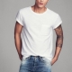 T-shirt homme avec jean : comment le rentrer et comment le porter ?