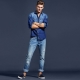 Le look masculin parfait - nous combinons une chemise avec un jean